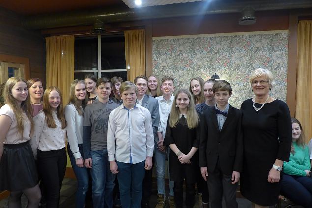 Treener Ingrid Reiljan ja Anu Vackermann oma õpilastega 
